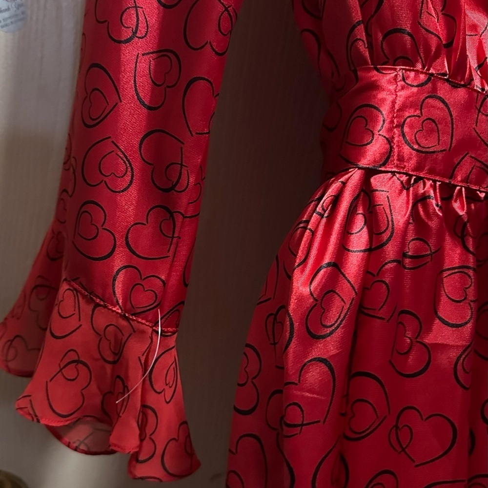 ✨❤️Morgan Taylor Red Velvet Wrap Robe with Ruffled Cuffs✨❤️ - Picture 4 of 16